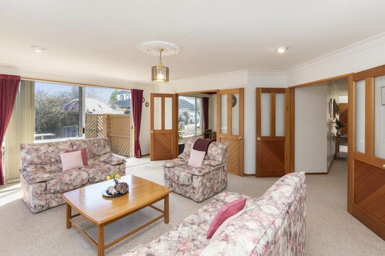 Photo of property in 18 Huntingdon Place, Avonhead, Christchurch, 8042