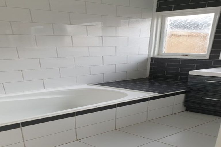 Photo of property in 2/16 Mountbatten Avenue, Hillcrest, Auckland, 0627