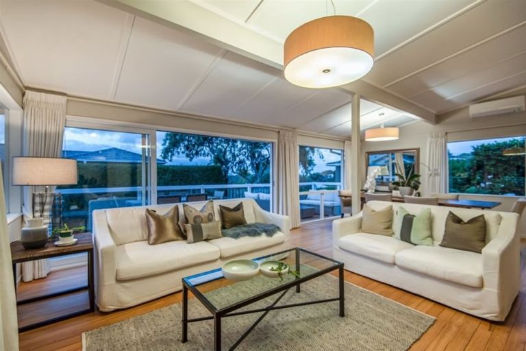 Photo of property in 72 Aberdeen Road, Campbells Bay, Auckland, 0620