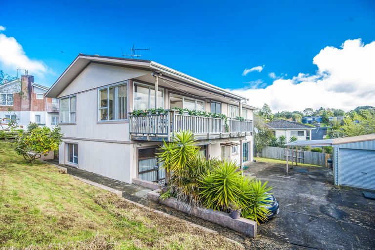 Photo of property in 36 Barron Drive, Green Bay, Auckland, 0604