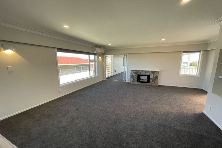 Photo of property in 27 Mana View Road, Paremata, Porirua, 5026