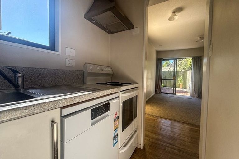 Photo of property in 4/19 Grove Road, Addington, Christchurch, 8024