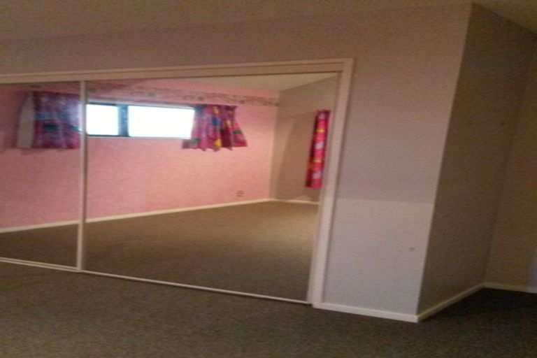 Photo of property in 19 Landsdowne Terrace, Karori, Wellington, 6012