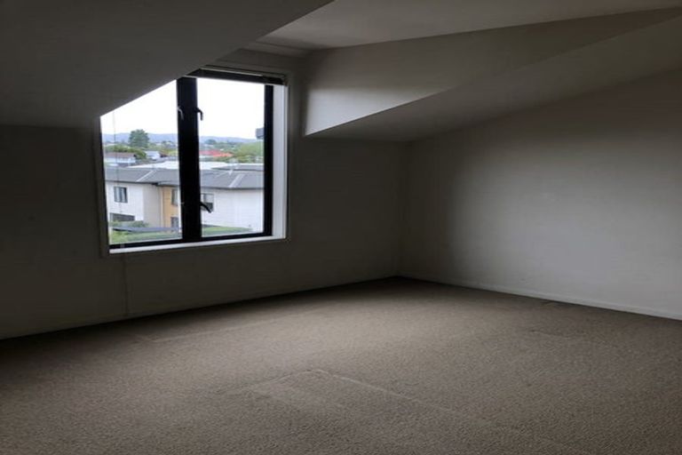 Photo of property in 3 Barnea Circle, Glen Eden, Auckland, 0602