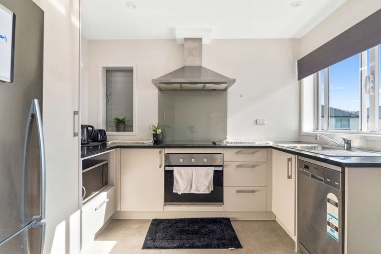 Photo of property in 2/26 Hollowout Street, Takanini, 2112