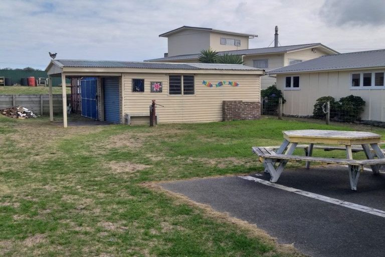Photo of property in 25 Westside Road, Port Waikato, Tuakau, 2695