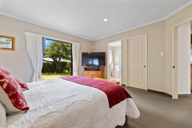 Photo of property in 43 Kinder Street, Acacia Bay, Taupo, 3330