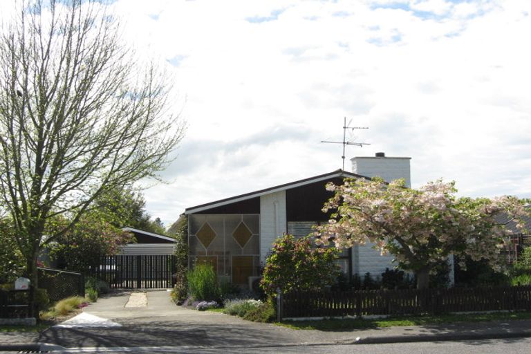 Photo of property in 18 Bush Street, Rangiora, 7400
