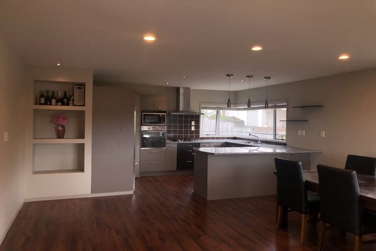 Photo of property in 18a Grenada Avenue, Forrest Hill, Auckland, 0620