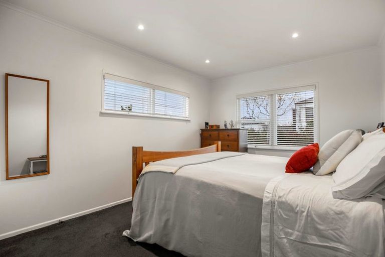 Photo of property in 84 Marine Parade, Mellons Bay, Auckland, 2014