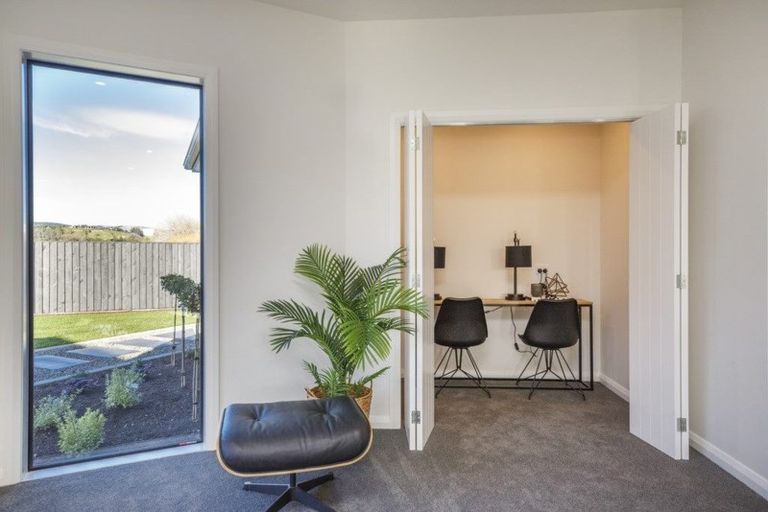 Photo of property in 9 Fairway Grove, Hokowhitu, Palmerston North, 4410