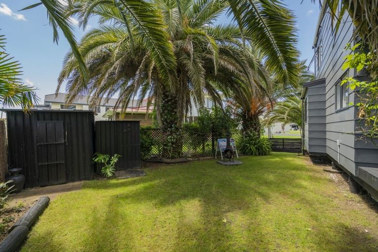 Photo of property in 5 Surf Street, Whitianga, 3510