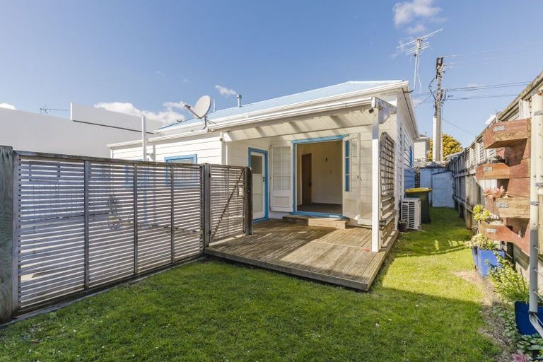 Photo of property in 1/30 Bulteel Street, New Plymouth, 4310
