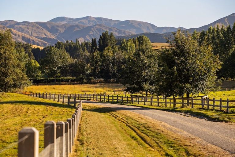 Photo of property in 28 Hogans Gully Road, Arrowtown, 9371