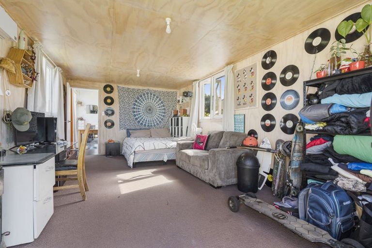 Photo of property in 215 Ocean Road, Whangamata, 3620