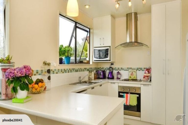 Photo of property in 1/5 Borich Road, Sunnyvale, Auckland, 0612