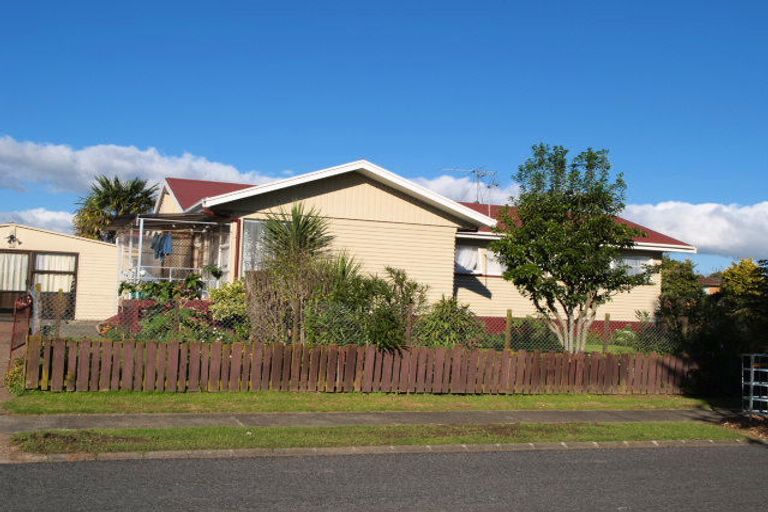 Photo of property in 12 Chisholm Place, Mangere East, Auckland, 2024
