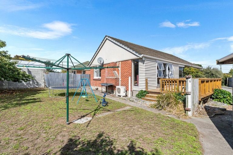 Photo of property in 35 Ontario Place, Wainoni, Christchurch, 8061