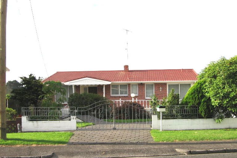 Photo of property in 102 Tiroroa Avenue, Te Atatu South, Auckland, 0610