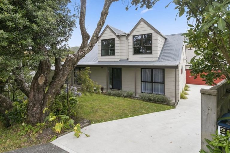 Photo of property in 211 Miromiro Road, Normandale, Lower Hutt, 5010