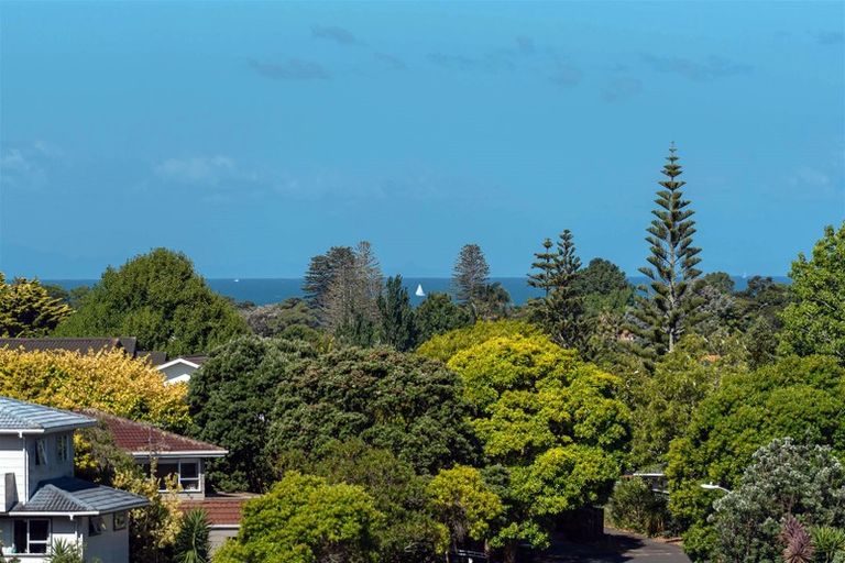 Photo of property in 124 Weatherly Road, Torbay, Auckland, 0630