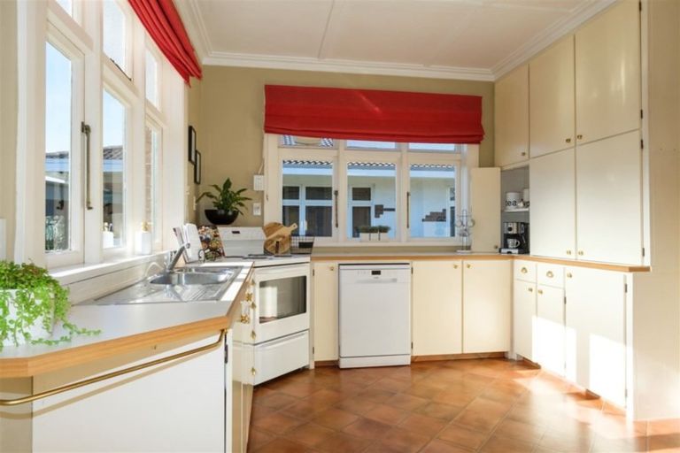 Photo of property in 17 Wycolla Avenue, Saint Clair, Dunedin, 9012