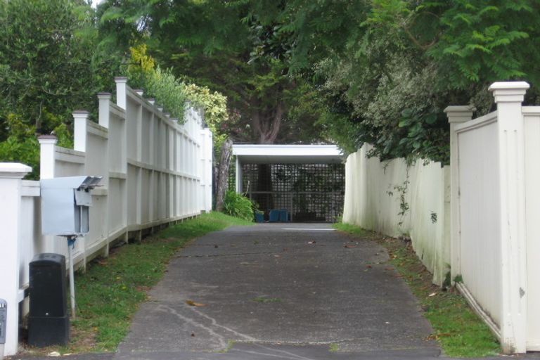 Photo of property in 1/3a First Avenue, Stanley Point, Auckland, 0624