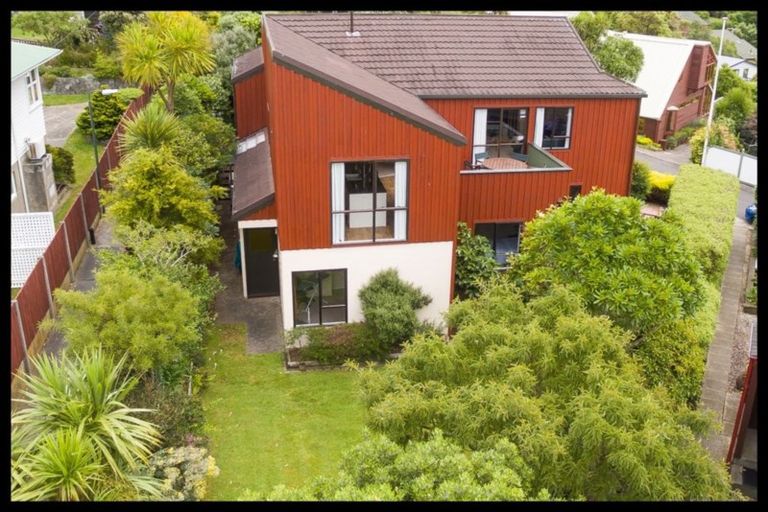 Photo of property in 2 Woodford Way, Crofton Downs, Wellington, 6035