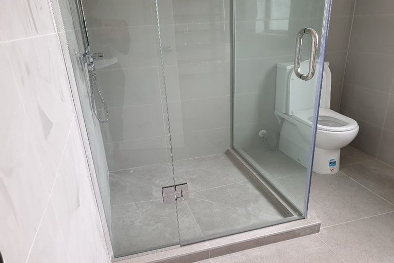 Photo of property in 4225a Great North Road, Glendene, Auckland, 0602