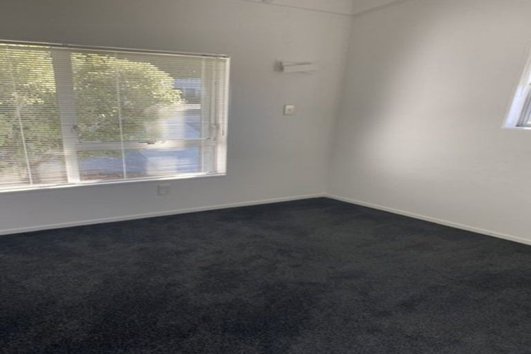 Photo of property in 1/13 Girrahween Drive, Totara Vale, Auckland, 0629