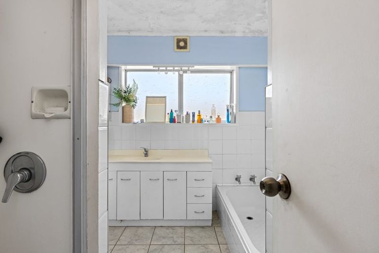 Photo of property in 4 Amorino Drive, Red Beach, 0932