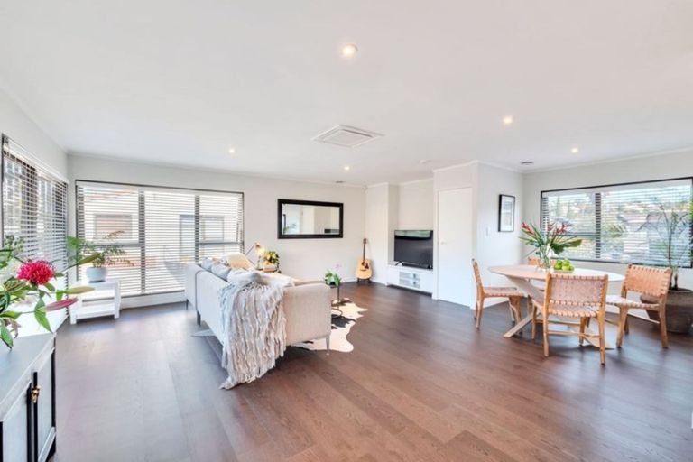 Photo of property in 1/8 Commodore Parry Road, Castor Bay, Auckland, 0620