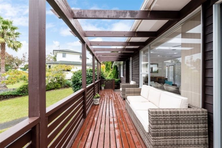 Photo of property in 47 Lantana Road, Green Bay, Auckland, 0604