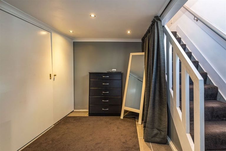 Photo of property in 24 Voelas Road, Lyttelton, 8082