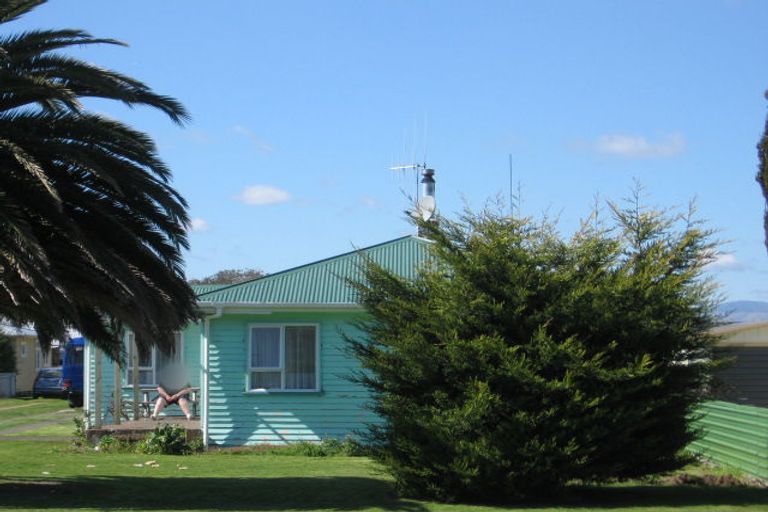 Photo of property in 30 Park Street, Foxton, 4814