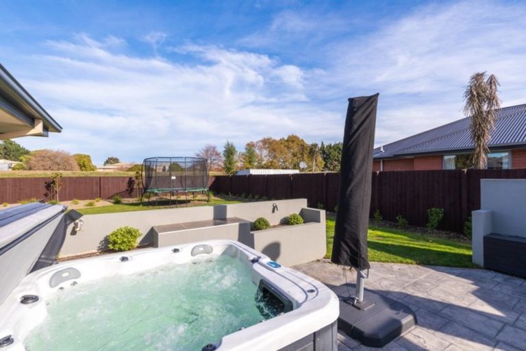 Photo of property in 11 Cairnbrae Drive, Prebbleton, 7604