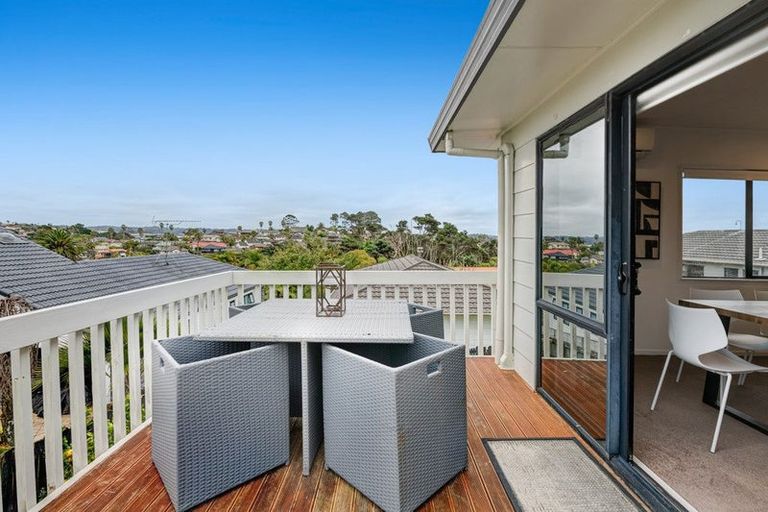 Photo of property in 2/15 Exeter Place, Unsworth Heights, Auckland, 0632