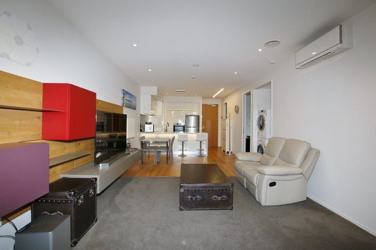 Photo of property in 6/585g Beach Road, Rothesay Bay, Auckland, 0630