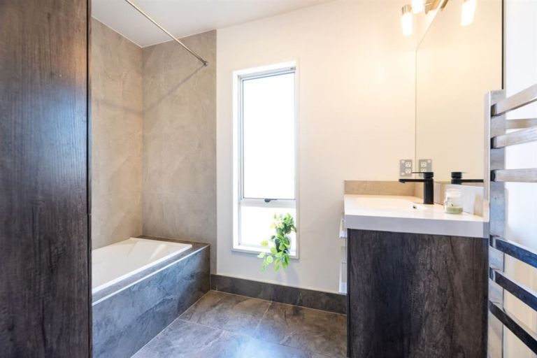 Photo of property in 2/2 Becroft Drive, Forrest Hill, Auckland, 0620