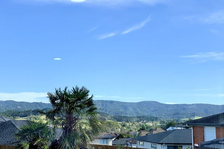 Photo of property in 11 San Ambrosio Rise, Henderson, Auckland, 0612