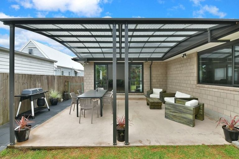 Photo of property in 27 The Circle, Manly, Whangaparaoa, 0930