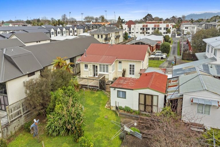 Photo of property in 24 Charlemont Street, Whitiora, Hamilton, 3200