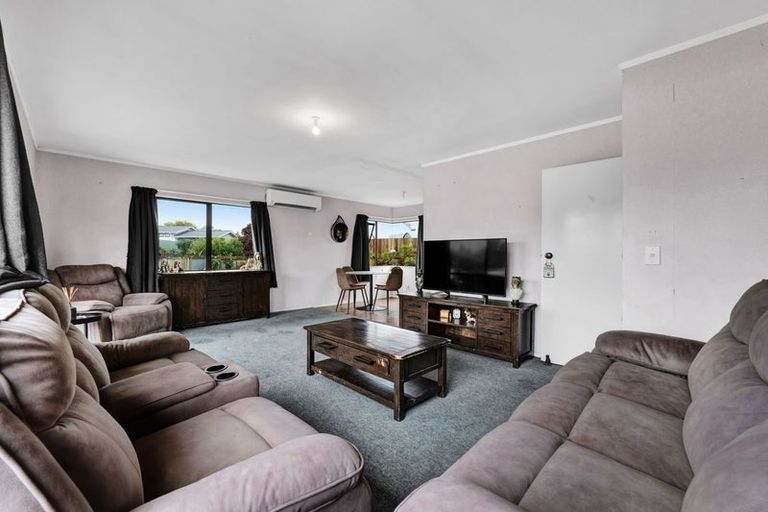 Photo of property in 19 Chartwell Drive, Eltham, 4322