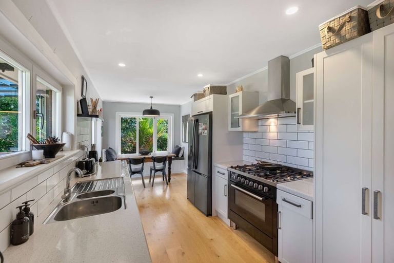 Photo of property in 37 Whiriwhiri Road, Waiuku, 2682