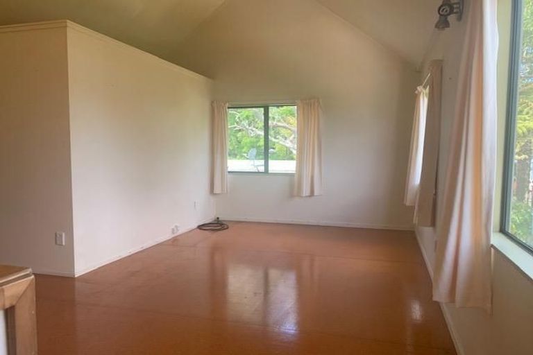 Photo of property in 3 The Terrace, Herald Island, Auckland, 0618