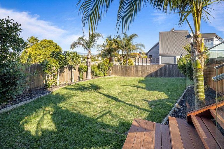 Photo of property in 4 Calypso Place, Rothesay Bay, Auckland, 0630