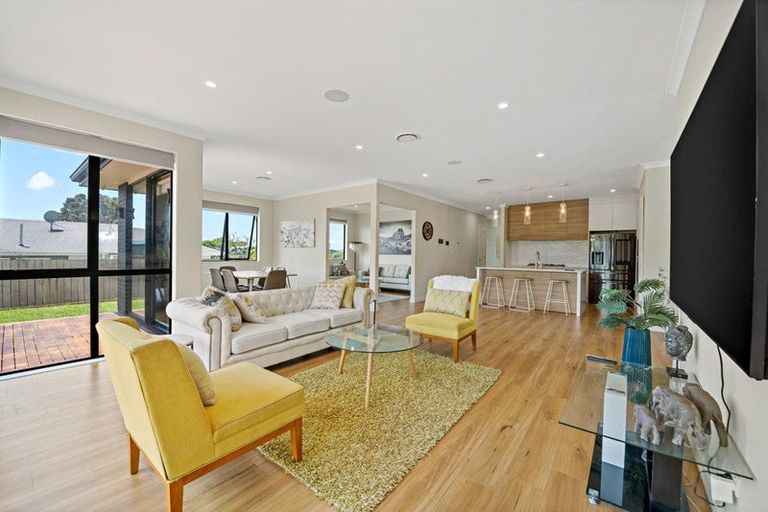 Photo of property in 18 Laurelwood Avenue, Pukekohe, 2120