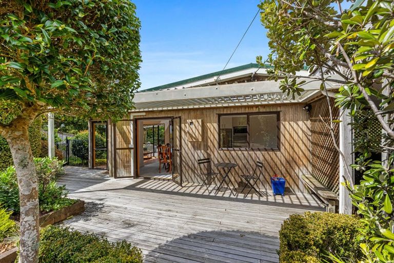 Photo of property in 1/16 Arran Road, Browns Bay, Auckland, 0630