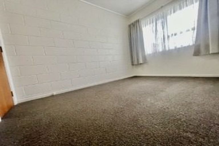 Photo of property in 4/318 Te Atatu Road, Te Atatu South, Auckland, 0610