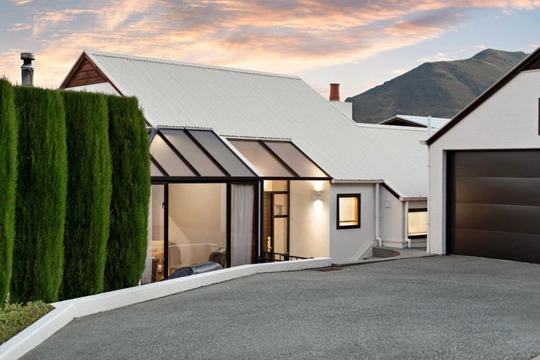 Photo of property in 4 Peregrine Place, Queenstown, 9300